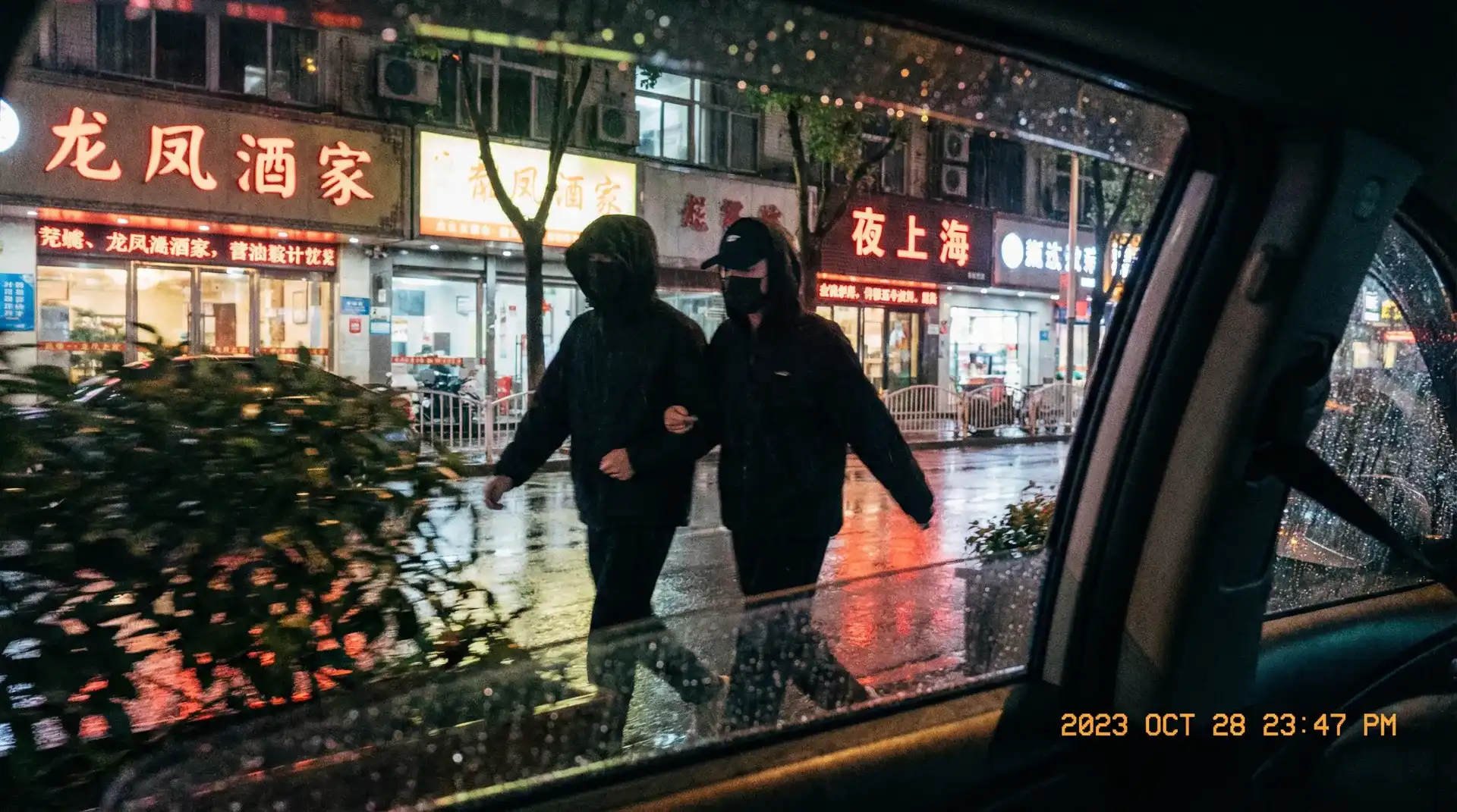 九游会网址 - 顶流明星深夜密会现场抓拍照片